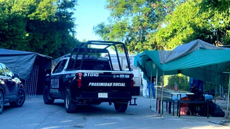 Ejecutan a menor y arrojan cuerpo en tianguis de Paraíso Maya, en Cancún