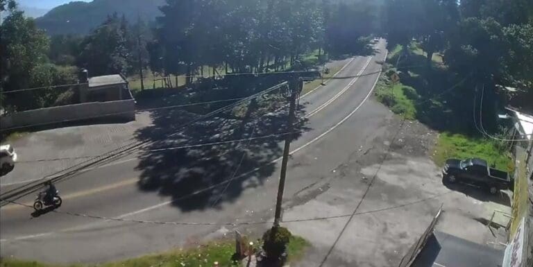 Video: Fallecen motociclistas tras chocar contra un microbús en la México-Cuernavaca