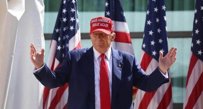 Anuncia Donald Trump un 25 por ciento más de aranceles a México y Canadá desde el 20 de enero; el peso se depreció.