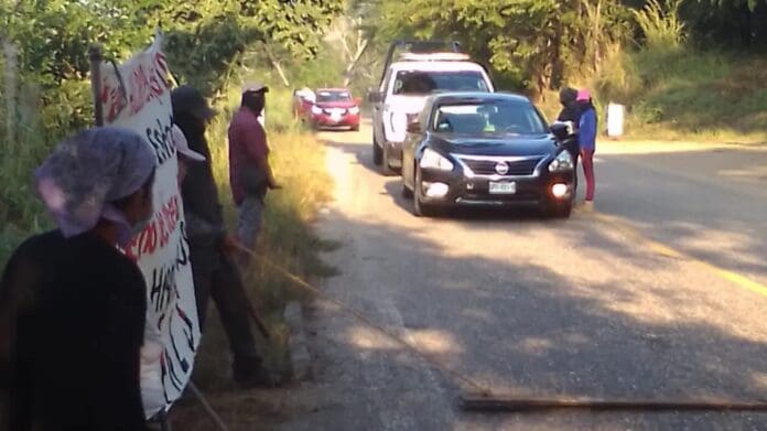 Asesinan a padre e hijo por no pagar extorsión para cruzar carretera en Chiapas