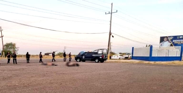 Tiran cinco cadáveres frente a la Universidad de Sinaloa, campus Culiacán