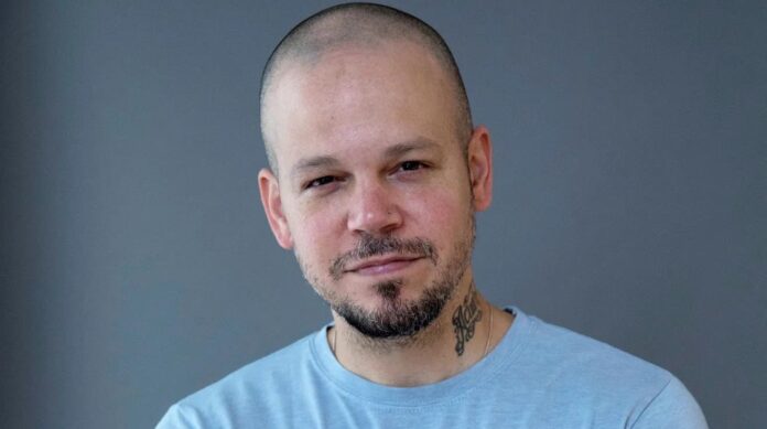 Revela el cantante Residente que intentó suicidarse durante una visita a México