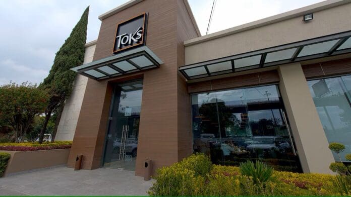 Cliente experto en artes marciales frustra asalto en restaurante de Puebla