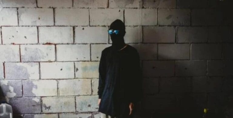 Revela investigación que cárteles del narcotráfico reclutan estudiantes de química para elaborar fentanilo.