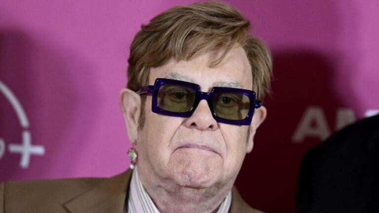 Elton John confiesa que ha perdido la vista