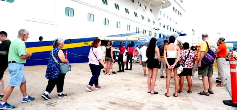 Aprueban cobrar 42 dólares a cruceristas; Cozumel y Mahahual en desventaja ante otros destinos