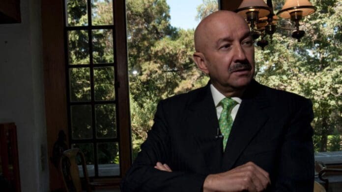 Reaparece Carlos Salinas de Gortari y dice estar desempleado porque 