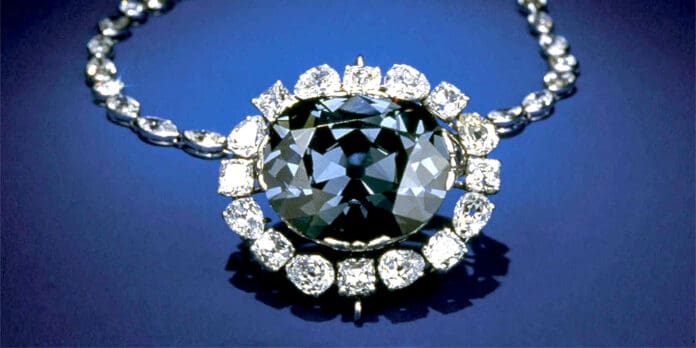 Hope, diamante que tuvo 24 dueños muertos trágicamente e inspiró a Hollywood