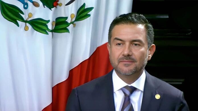 Activista confronta a Yunes Márquez y le cuestiona por qué le cancelaron sus carpetas de investigación