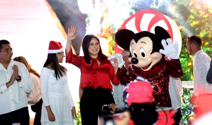 Miles atestiguan encendido del árbol e inicio de “Navidad Mágica” en Playa del Carmen