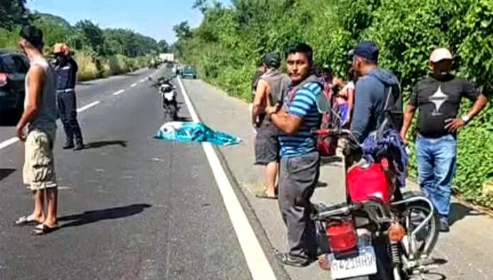 Video: Novios repartían invitaciones de su boda, sufren accidente y ella muere en Guatemala