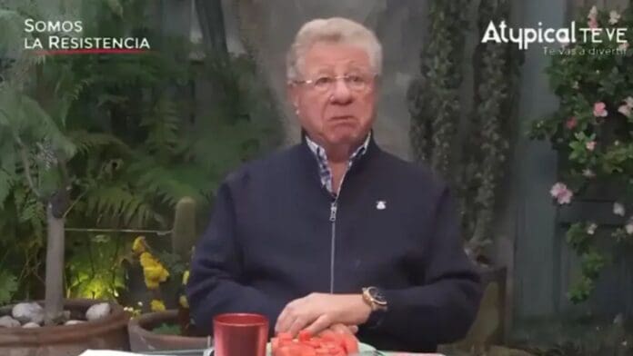 Video: Carlos Alazraki asegura al borde del llanto que vivimos en una dictatura