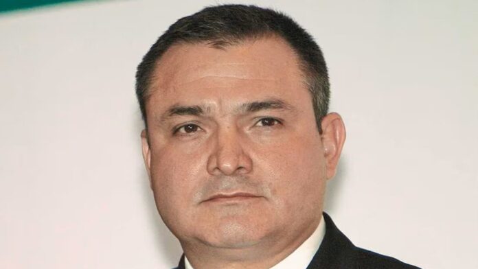 Trasladan a Genaro García Luna a una prisión federal de Oklahoma en medio de apelación judicial