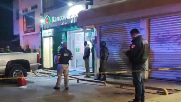 Intentan robar cajero automático jalándolo con una camioneta en San Luis Potosí