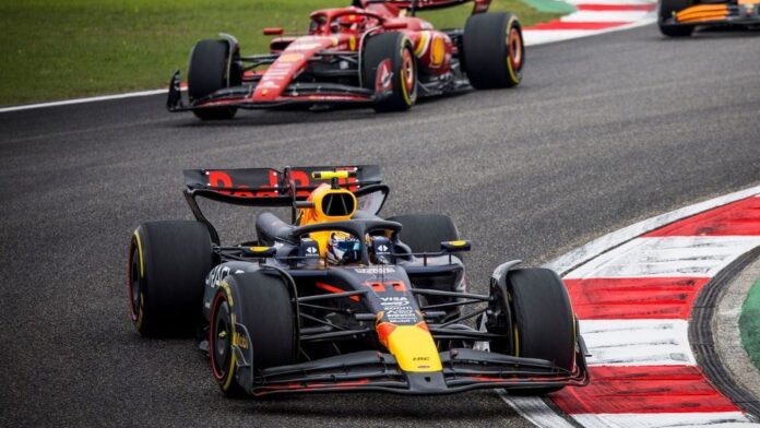 Video: Checo Pérez gana el premio a la 'Acción del Año' en la F1