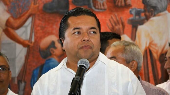 Hospitalizan de emergencia a exdiputado Emiliano Ramos tras pasar 16 días en huelga de hambre