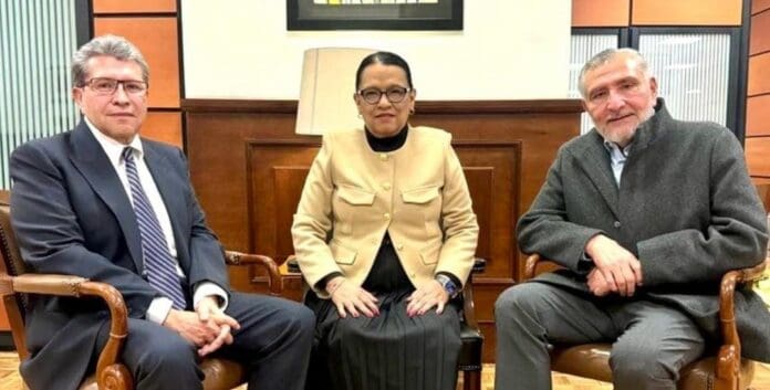 Secretaria de Gobernación obliga a Adán Augusto y Ricardo Monreal a tomarse foto juntos para terminar con disputas.