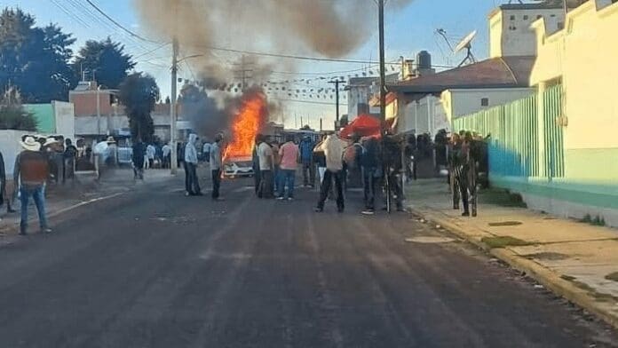 Queman a cuatro hombres acusados de extorsión en Almoloya de Juárez, Edomex