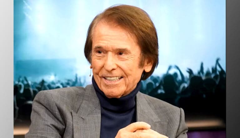 Sufre fallo cardiaco Raphael; lo hospitalizan de urgencia en Madrid