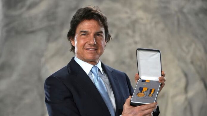 Reconocen a Tom Cruise con el máximo honor de la Marina de EU por su trabajo en 'Top Gun'
