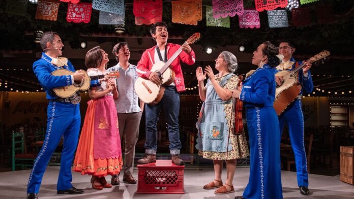 Inaugura Disney crucero al Caribe que exalta la cultura mexicana con una ‘Plaza de Coco’