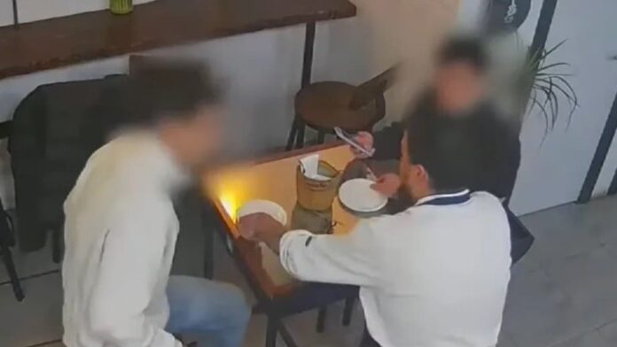 Video: Chef exhibe a influencers que querían comer gratis, solo les sirve pan y agua