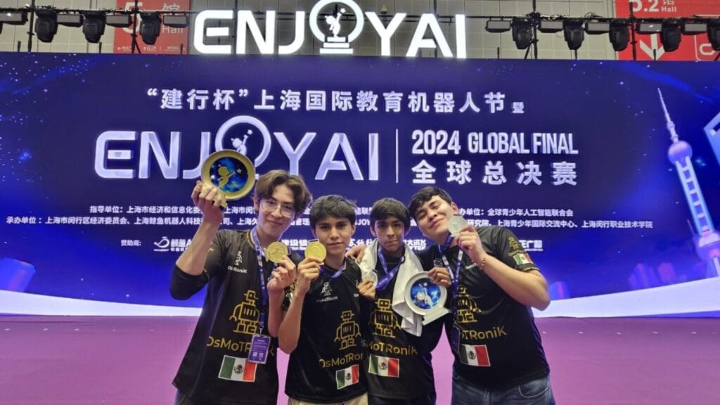 Estudiantes mexicanos ganan mundial de robótica de IA en Shanghái, China