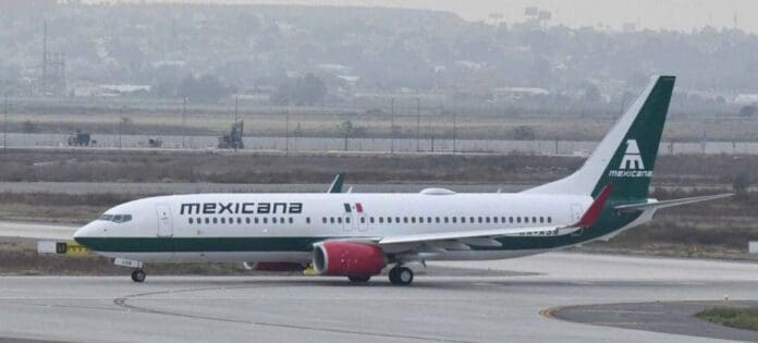 Afirman analistas que la empresa Mexicana de Aviación opera en números rojos y podría quebrar durante el 2025.