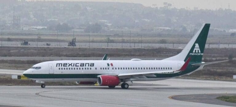 Afirman analistas que la empresa Mexicana de Aviación opera en números rojos y podría quebrar durante el 2025.