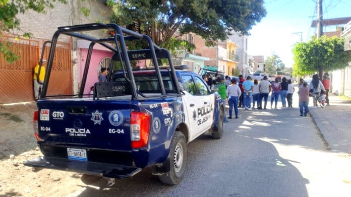 Se quita la vida tras asesinar a su esposa y herir a una vecina, en León, Guanajuato