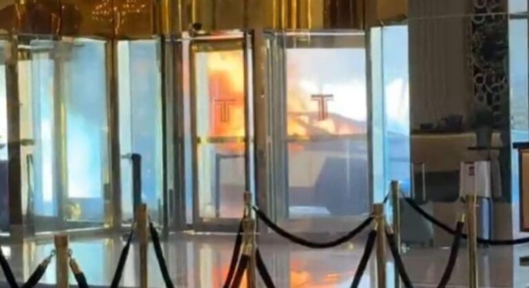 Fallecido en explosión de Tesla en Las Vegas era un boina verde del Ejército de Estados Unidos. Ya se reveló su nombre.