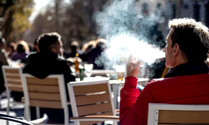 Video: Milán prohíbe fumar en toda la ciudad y sorprende al mundo