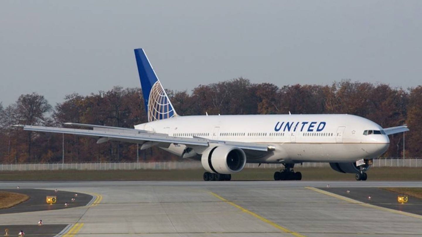 Orinan a pasajero que dormía en vuelo de United Airlines de San Francisco a Manila