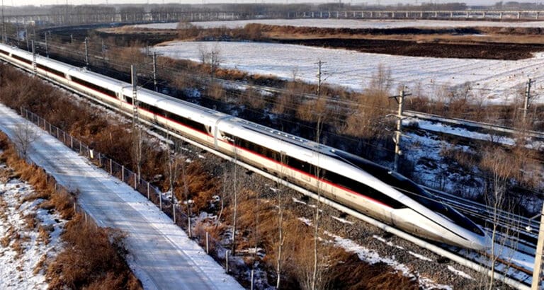Video: Alcanzará 450 kilómetros por hora nuevo tren con forma de flecha en China