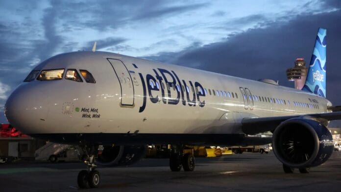 Hallan dos cadáveres en el tren de aterrizaje de avión de JetBlue en Florida