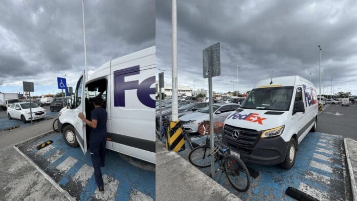 Conductor de FedEx invade lugar para discapacitados en Playa del Carmen; se portó prepotente con un niño y su padre