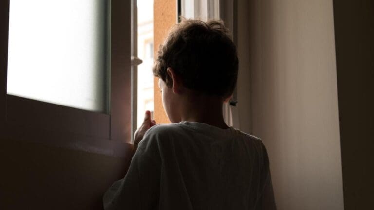 Mujer rusa abandona a su hijo en CDMX; muere por desnutrición en el hospital