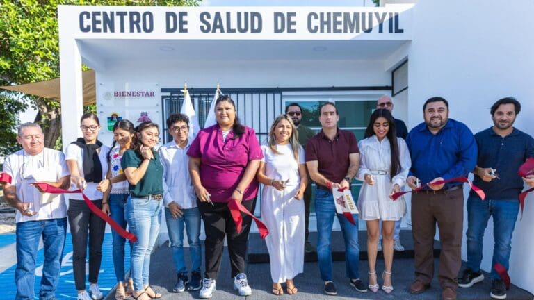 Diego Castañón inaugura moderno Centro de Salud en Chemuyil