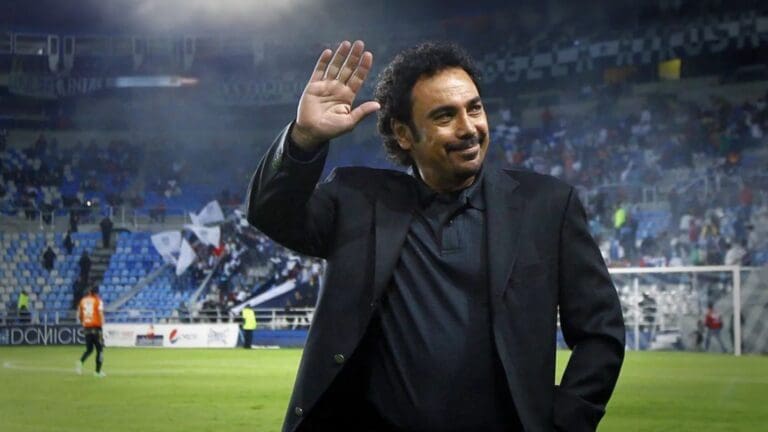 Revelan que Hugo Sánchez sacó un título “exprés” para ser entrenador; curso duró dos semanas