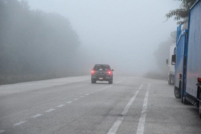 Densa neblina cubre el sur de Quintana Roo; crea un escenario espectacular