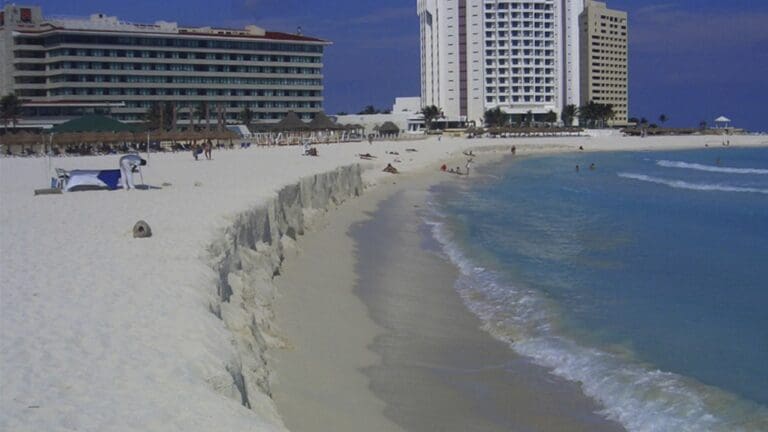 Erosión ya acabó con más de 30 kilómetros de playas en Quintana Roo