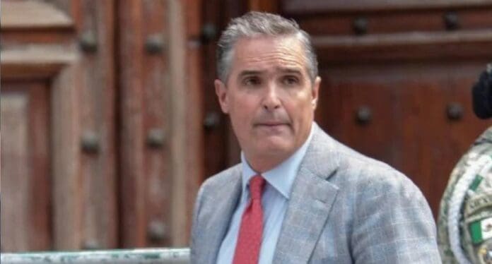 El presidente de Televisa, Bernardo Gómez, es el único mexicano invitado a todo evento de posesión de Trump.