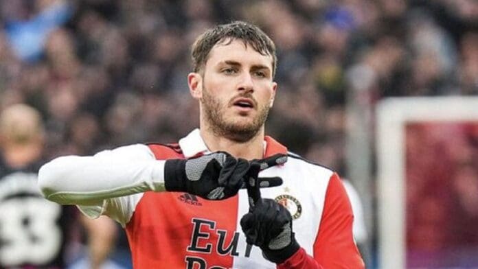 Futbolista Santi Giménez en la mira del AC Milan; Feyenoord tendría que dar el visto bueno