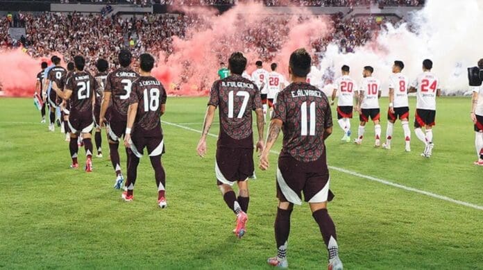 México pierde contra River Plate de Argentina durante su gira por Sudamérica, esto luego de vencer al Inter de Porto Alegre.