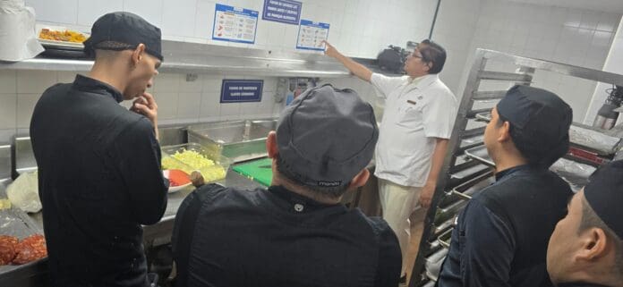 Podría haber hasta seis mil vacantes para migrantes deportados en Quintana Roo, aseguran las autoridades estatales.