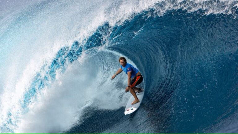 Mexicano Alan Cleland logra histórica clasificación al Tour Mundial de Surf 2025