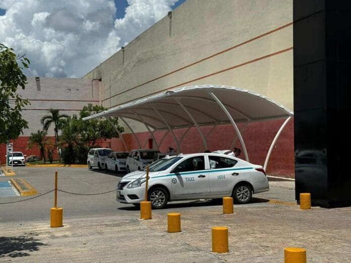 Taxis de Plaza las Américas en Playa del Carmen cuentan ahora con cámaras y pago electrónico