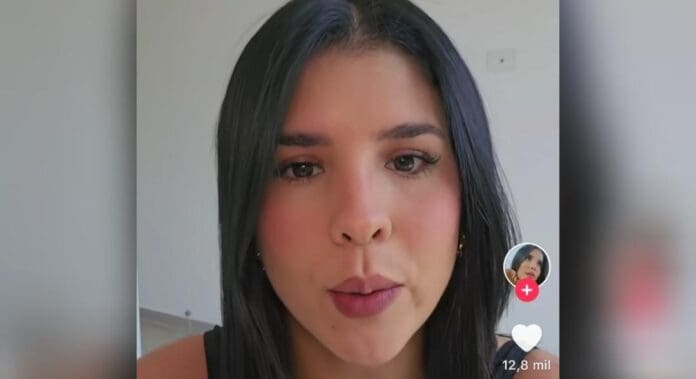 Denuncian ciudadanos colombianos malos tratos en aeropuerto de Cancún; comieron sobras antes de ser deportados.