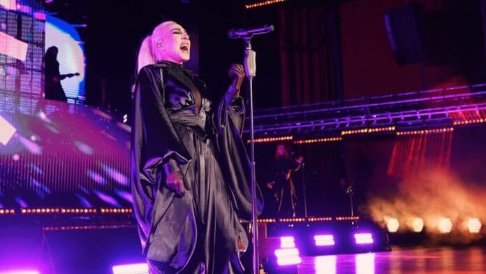 Fans acusan a Mónica Naranjo de dar concierto de 