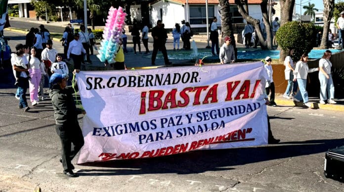 Video: Marchan miles en Culiacán, Sinaloa, contra la narcoguerra y el gobernador Rubén Rocha Moya